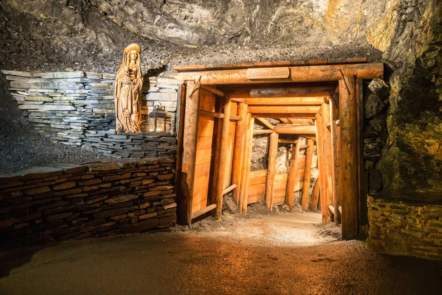 Blick in die Barbaragrotte der Saalfelder Feengrotten