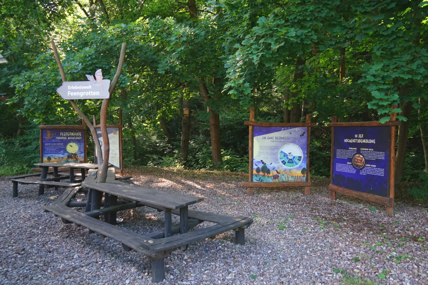 Sitzgarnitur im Wald